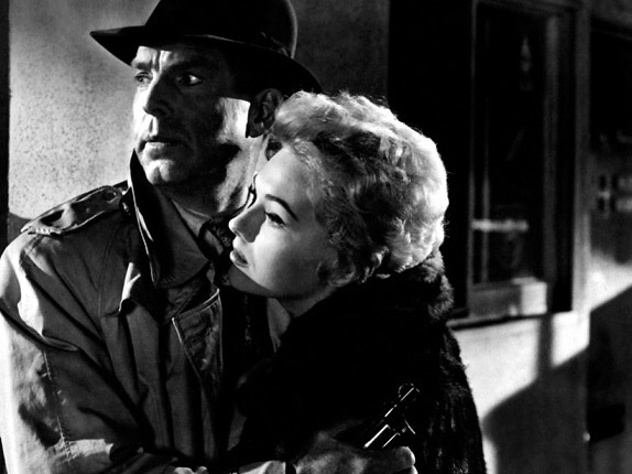 Fred MacMurray just can't keep away from a femme fatale